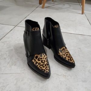 Leopard print pointy booties